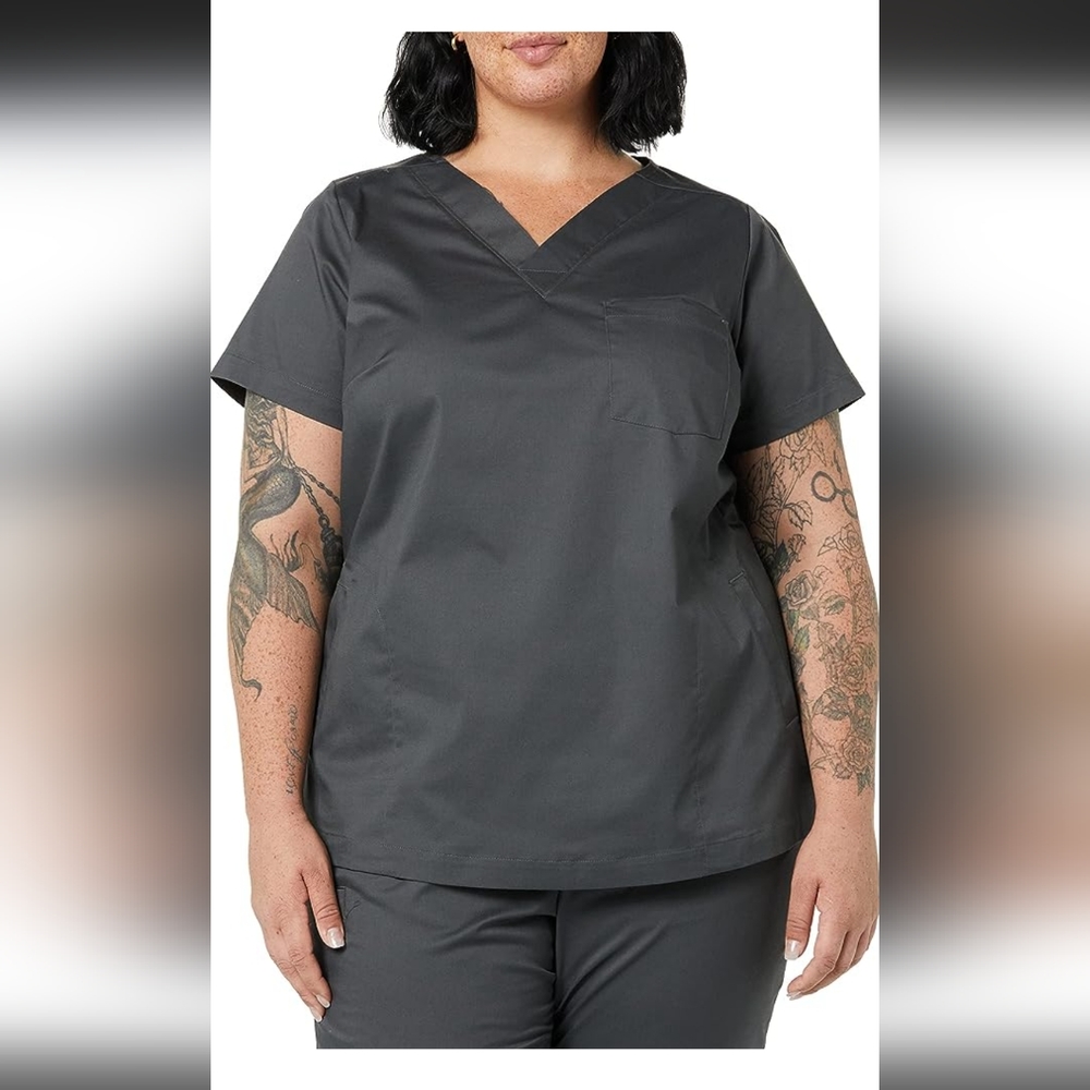 Amazon Essentials 2 Sets of scrubs
